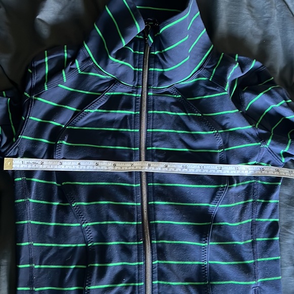 LuLu zip up - Picture 4 of 5